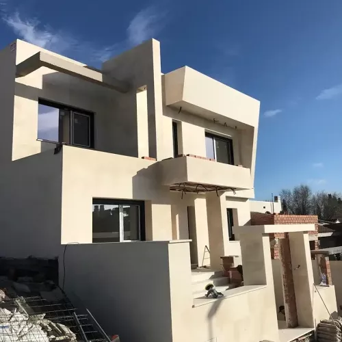 Proyecto de casa unifamiliar de obra reciente